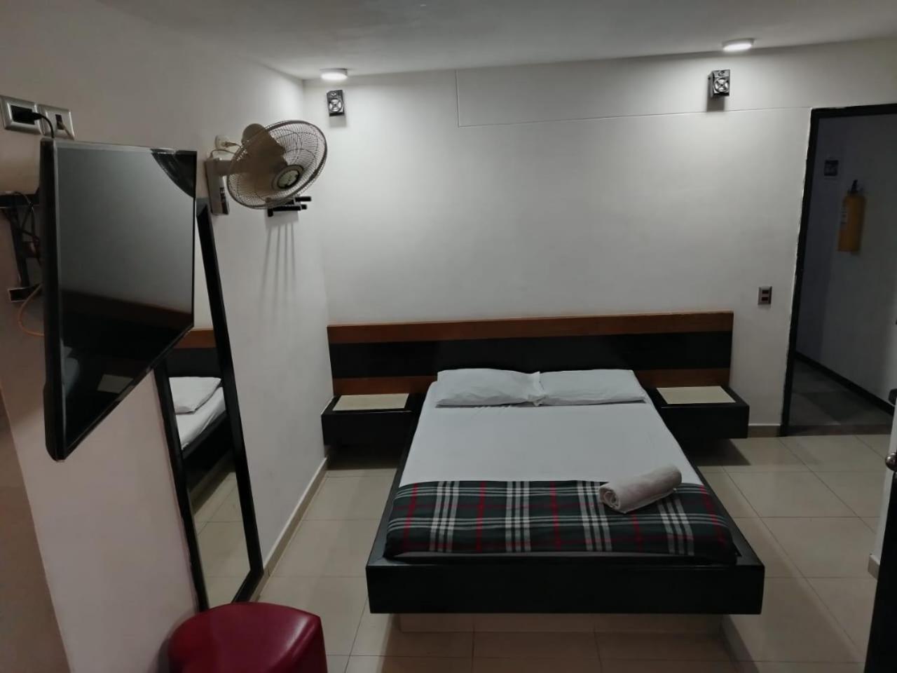 Hotel Country Меделин Екстериор снимка